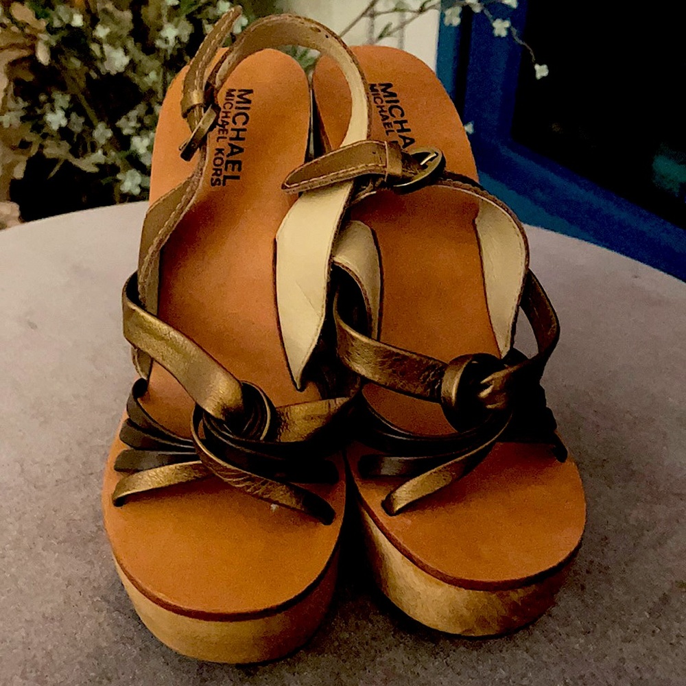 BRAND NEW Michael Kors Bronze and Gold Platform shoe 5.5